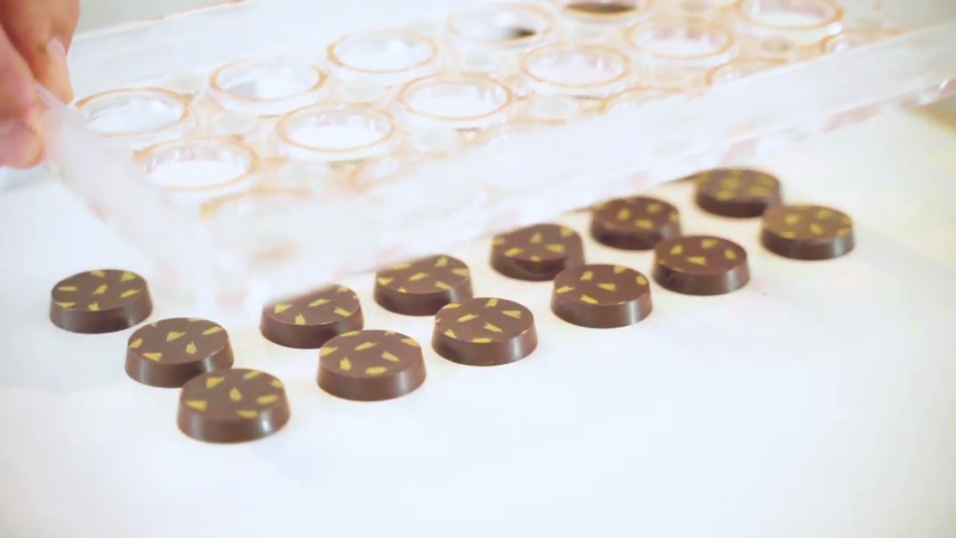 How to use chocolate transfer sheets IBC